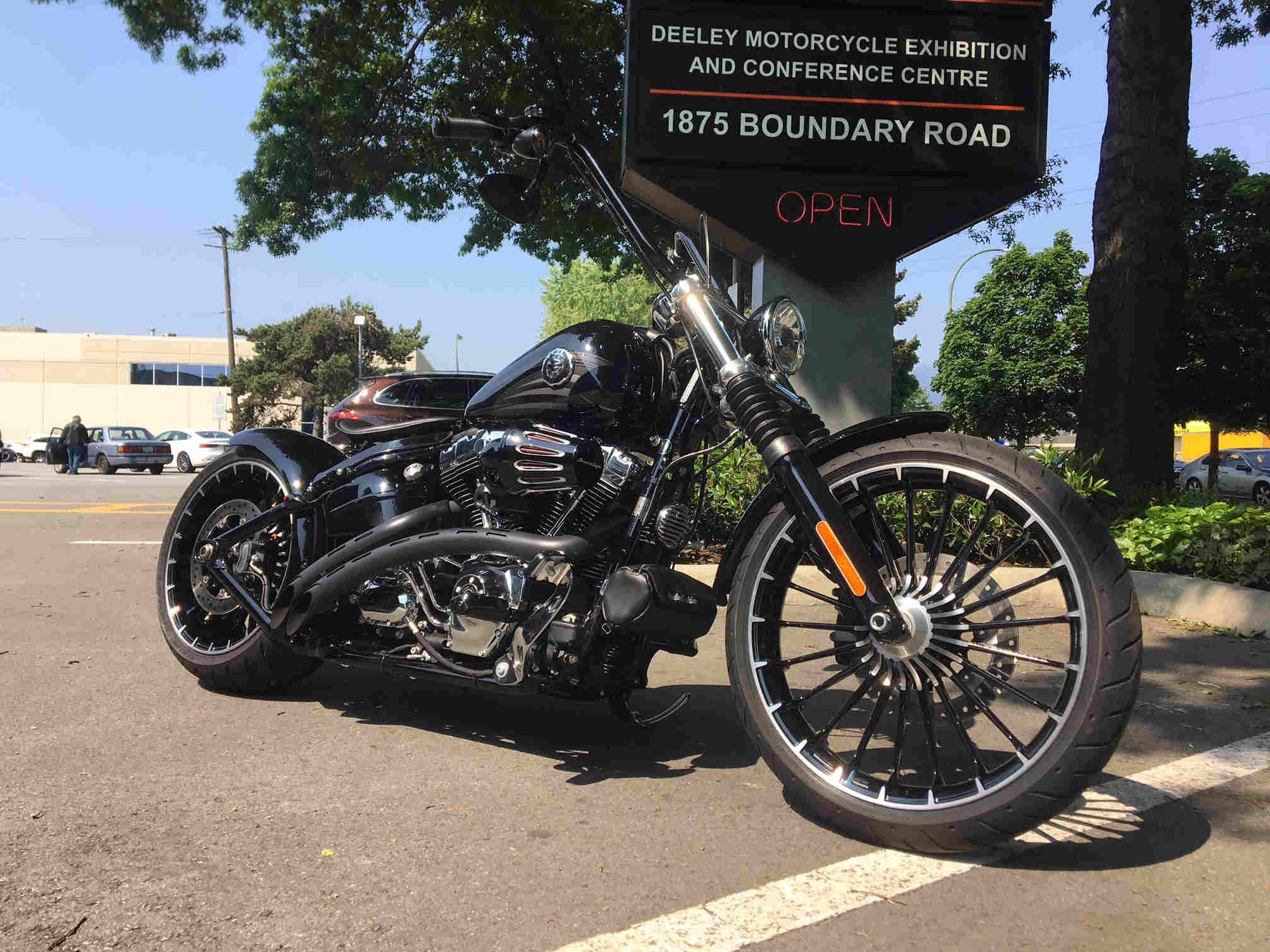 2017 Harley-Davidson® Custom Softail Breakout