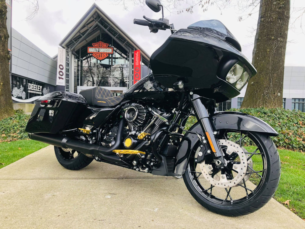 2021 Custom 2021 Harley-Davidson® Custom Road Glide™ Special - "The Bandit"!