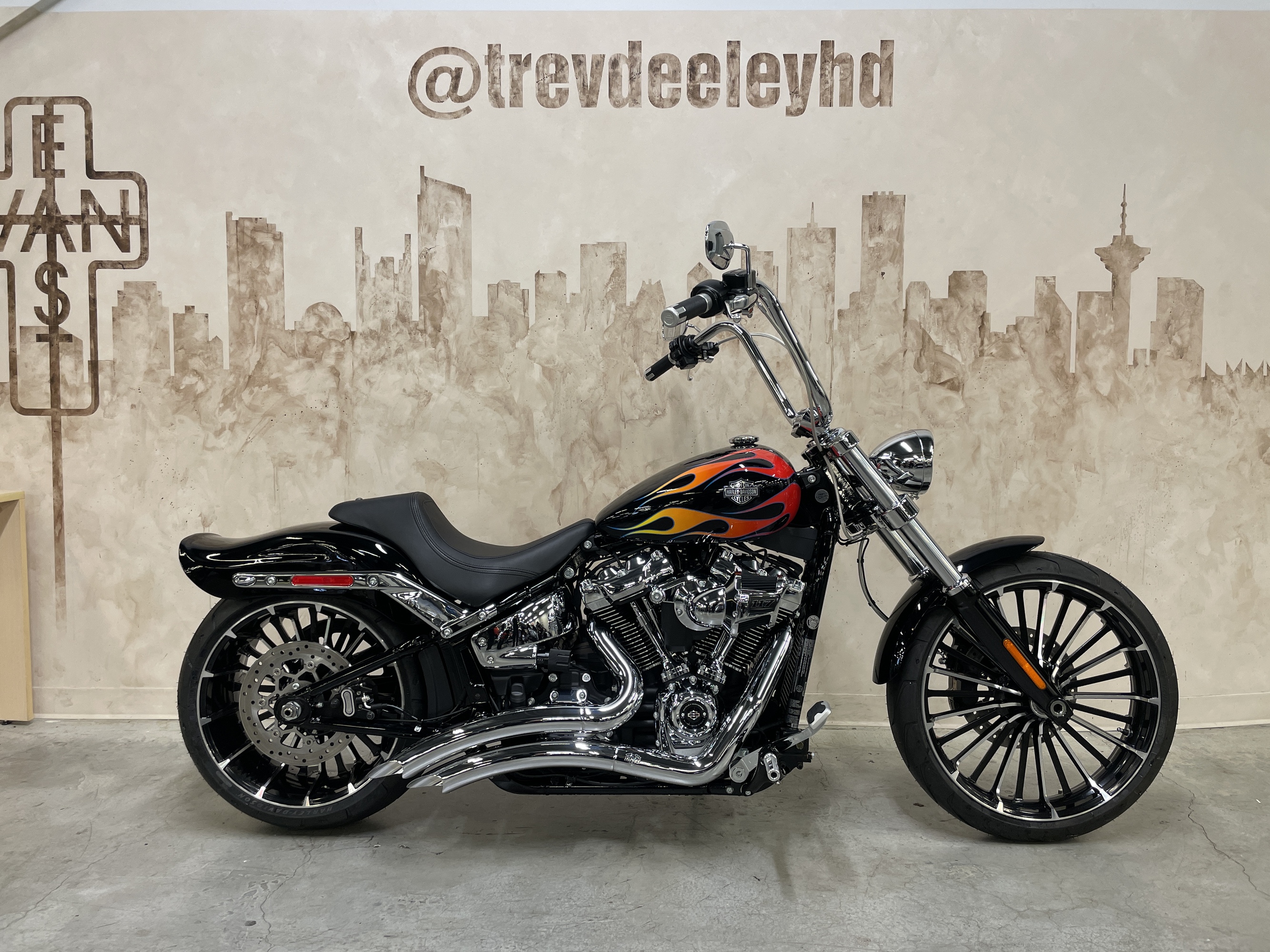 Custom_Breakout_FXBR_Harley-Davidson_TDMC_Customs